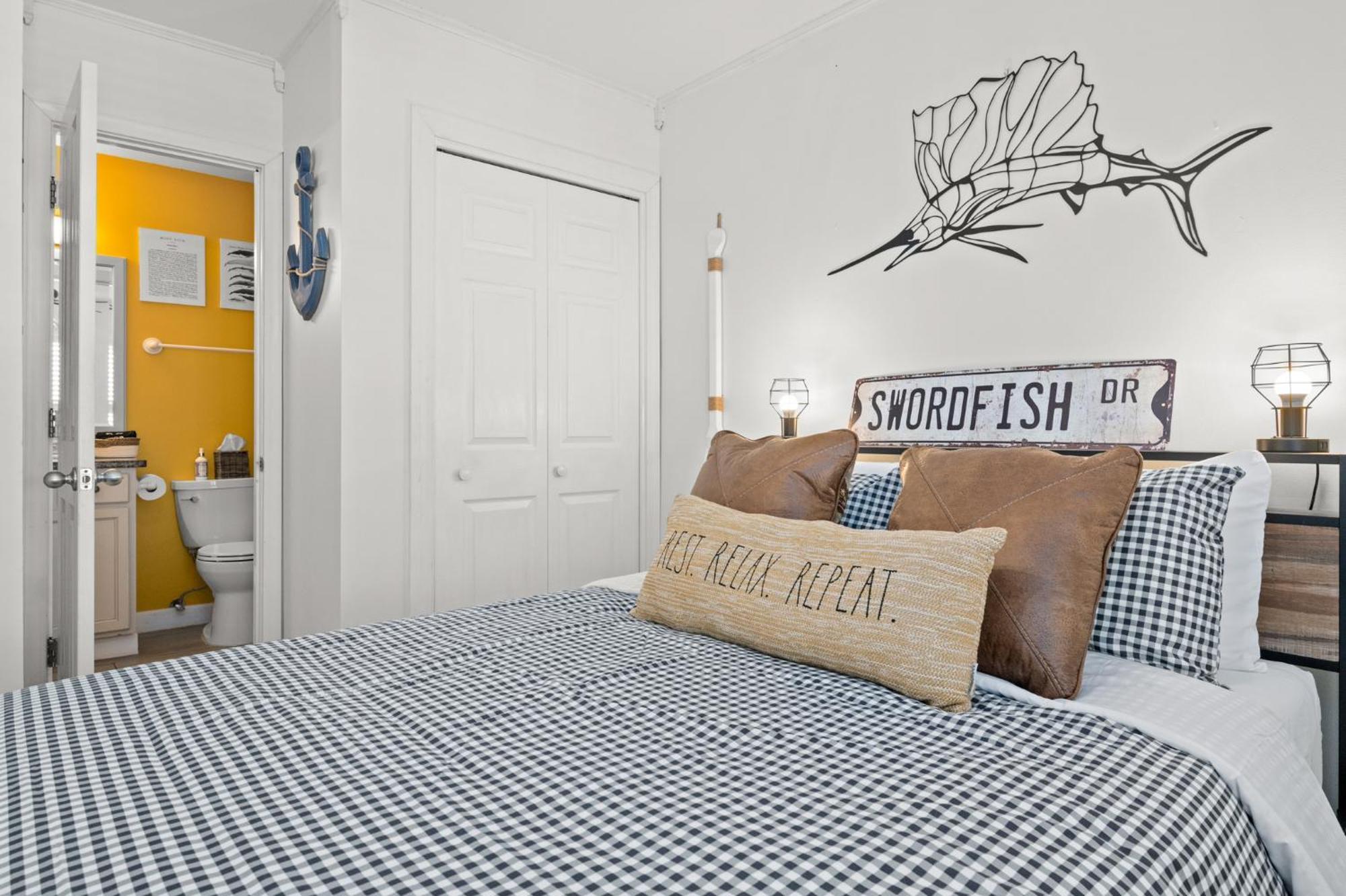 Apartment Swashbucklin' Swordfish - Steps To The *