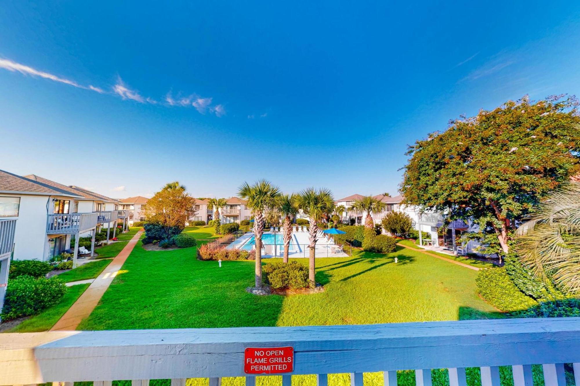 Holiday home Crystal Village Ii Unit 10b- Close To And Pool! *