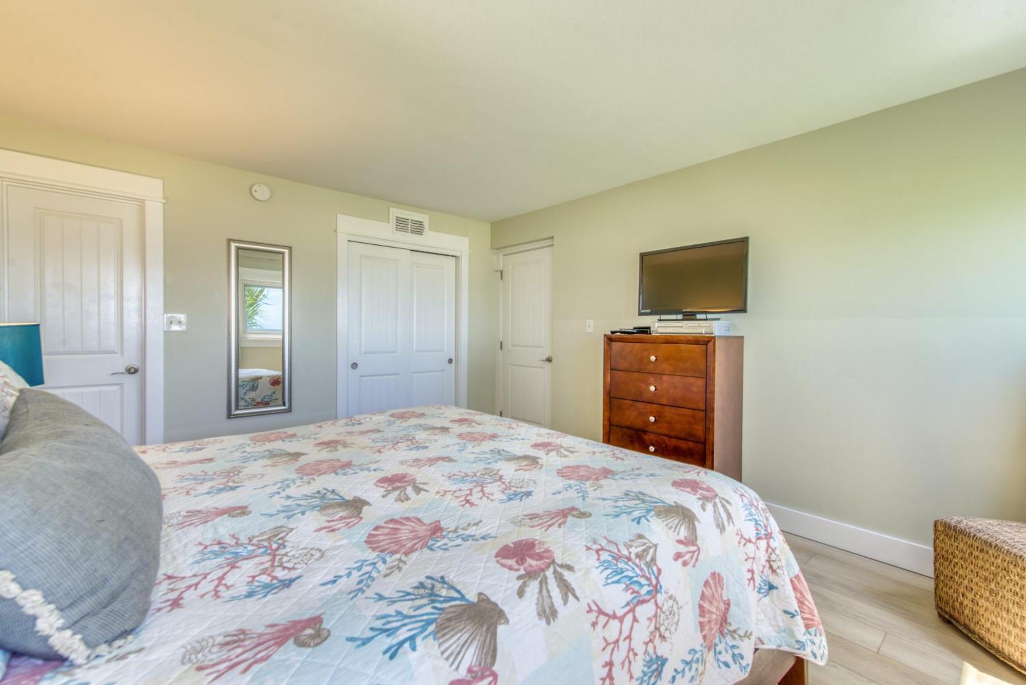 House C103 - Beachfront With Pool, Wifi, & Service Apartment Destin