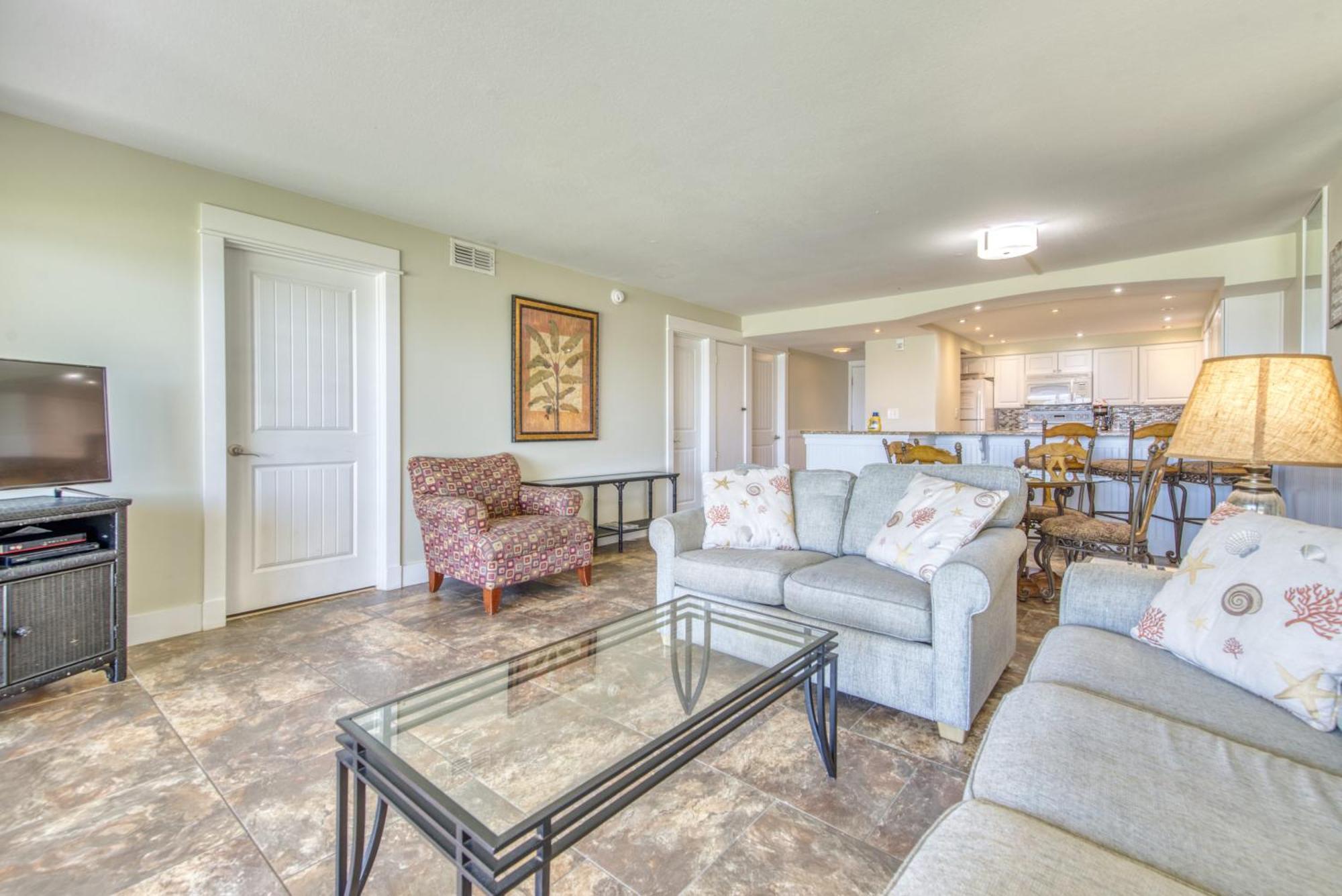 House C103 - Beachfront With Pool, Wifi, & Service Apartment *