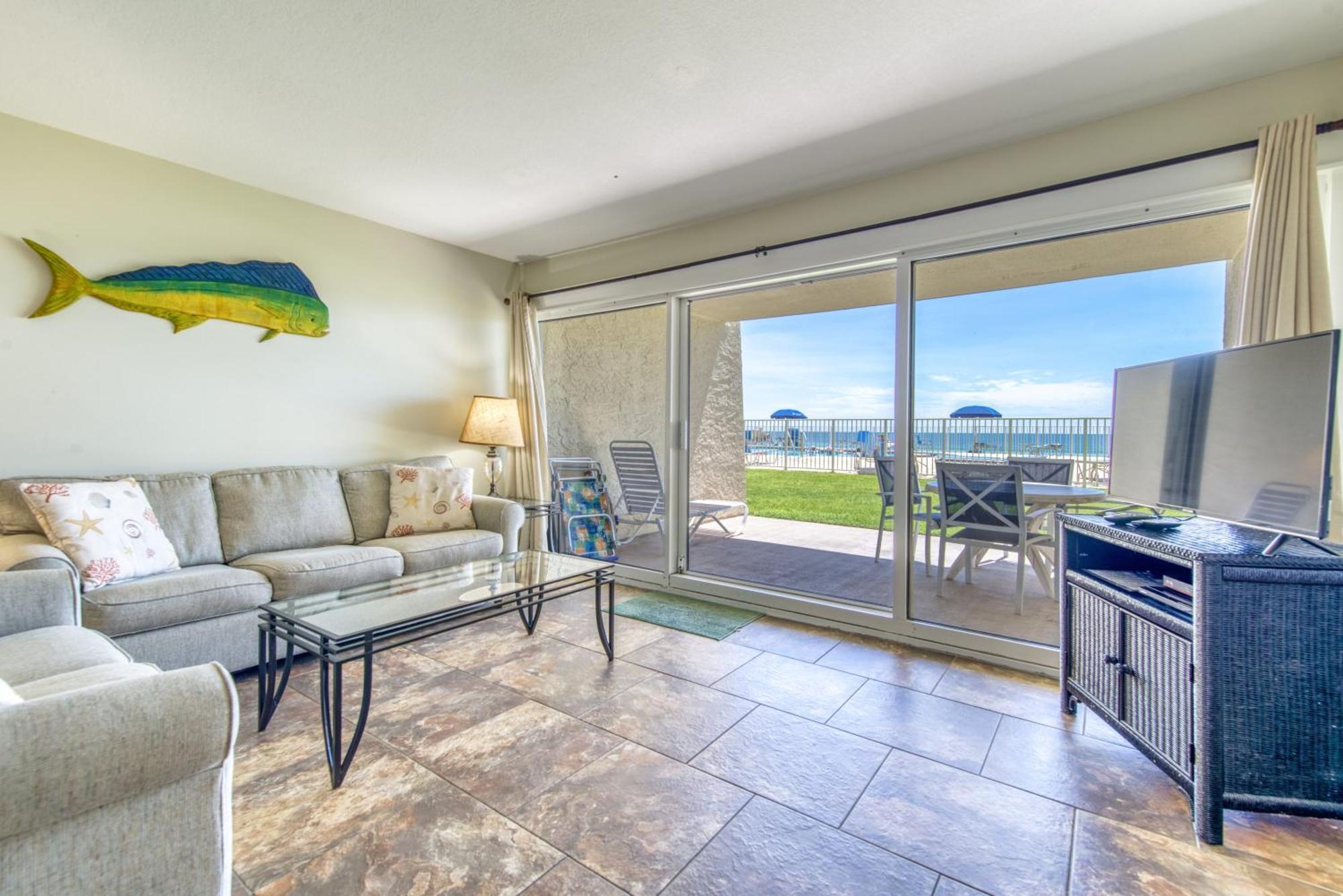 House C103 - Beachfront With Pool, Wifi, & Service Apartment