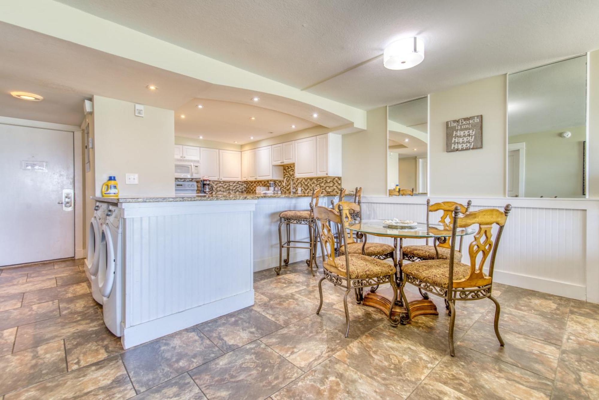 Apartment House C103 - Beachfront With Pool, Wifi, & Service