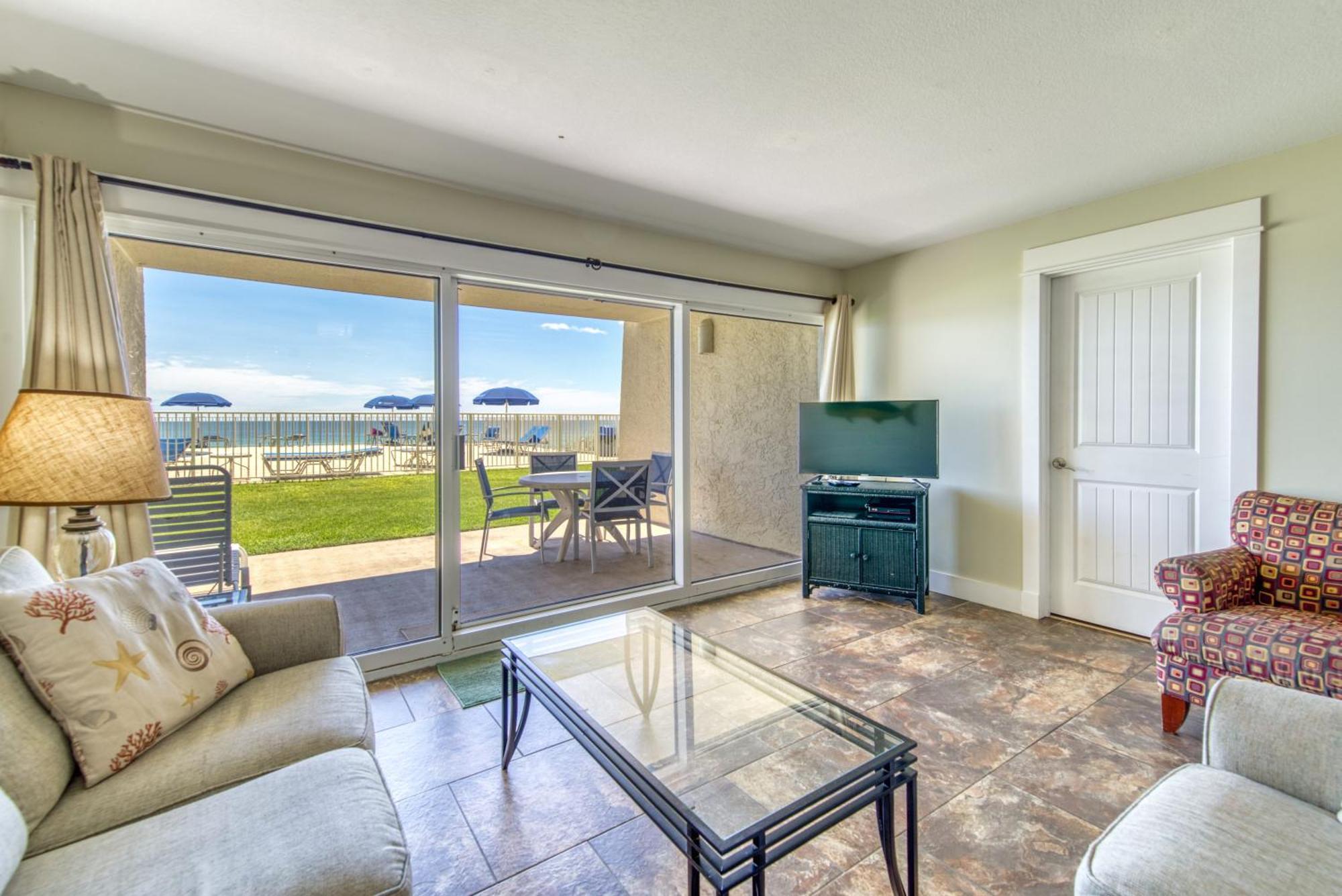 House C103 - Beachfront With Pool, Wifi, & Service Apartment *