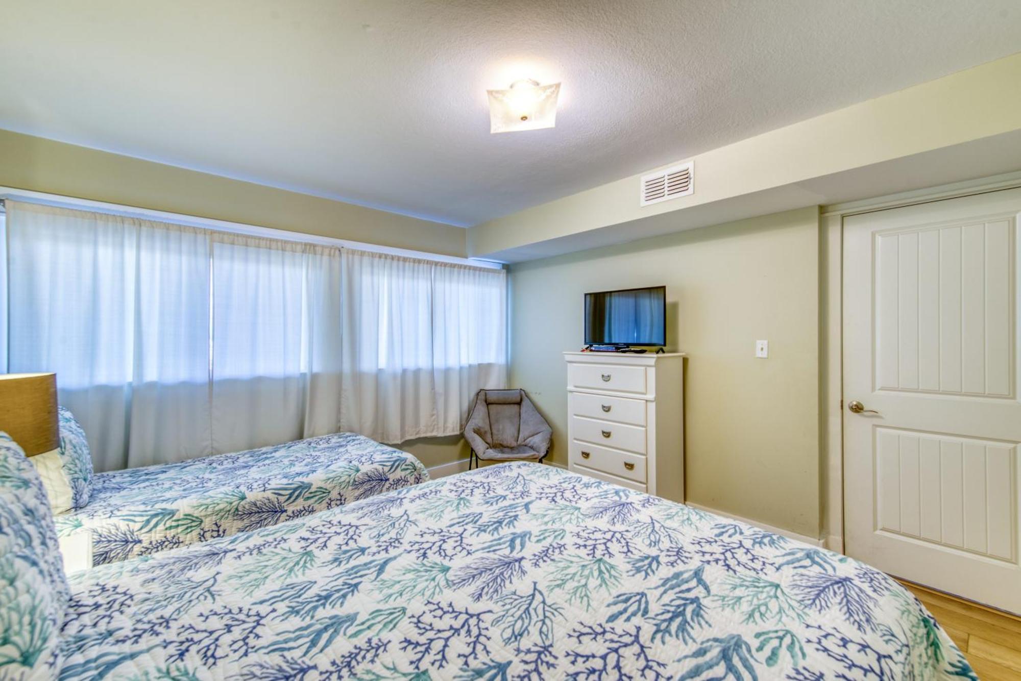 House C103 - Beachfront With Pool, Wifi, & Service