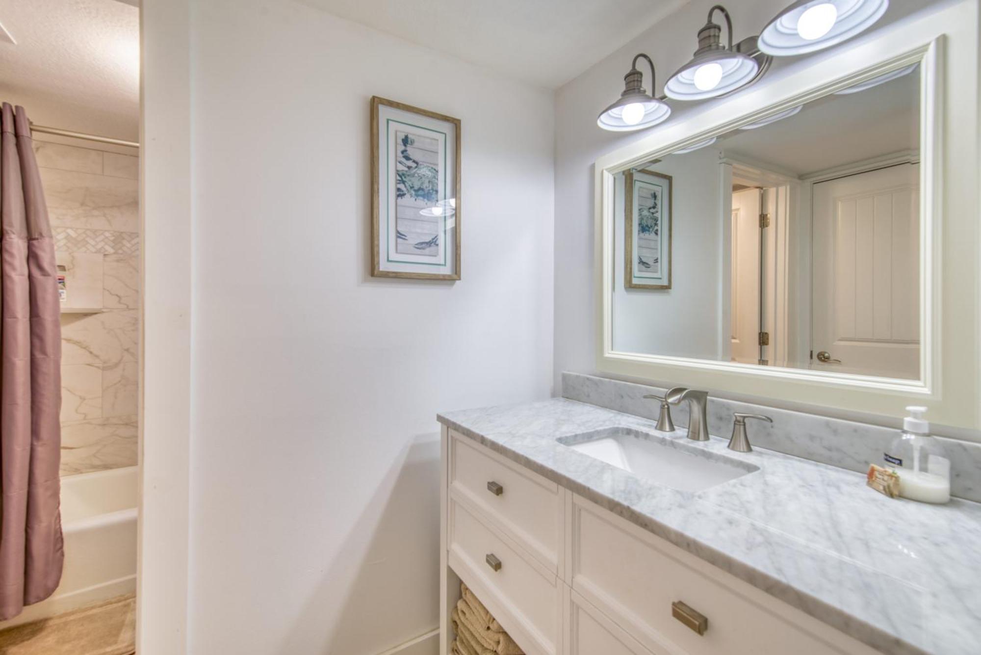 House C103 - Beachfront With Pool, Wifi, & Service Apartment Destin