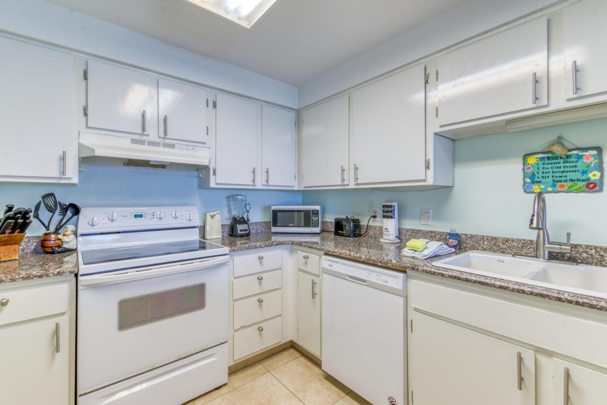 House B405 - Beachfront With Pool, Wifi, & Service Apartment Destin