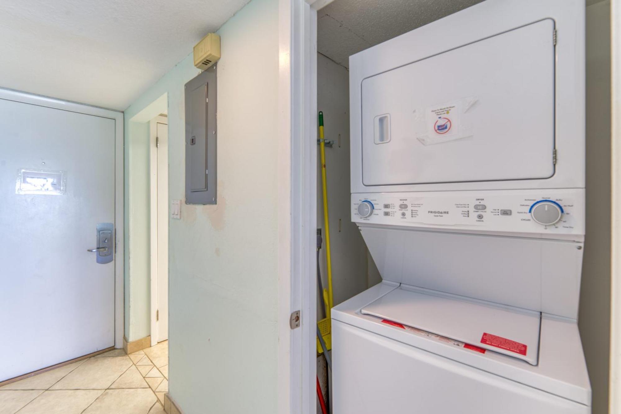 Apartment House B405 - Beachfront With Pool, Wifi, & Service