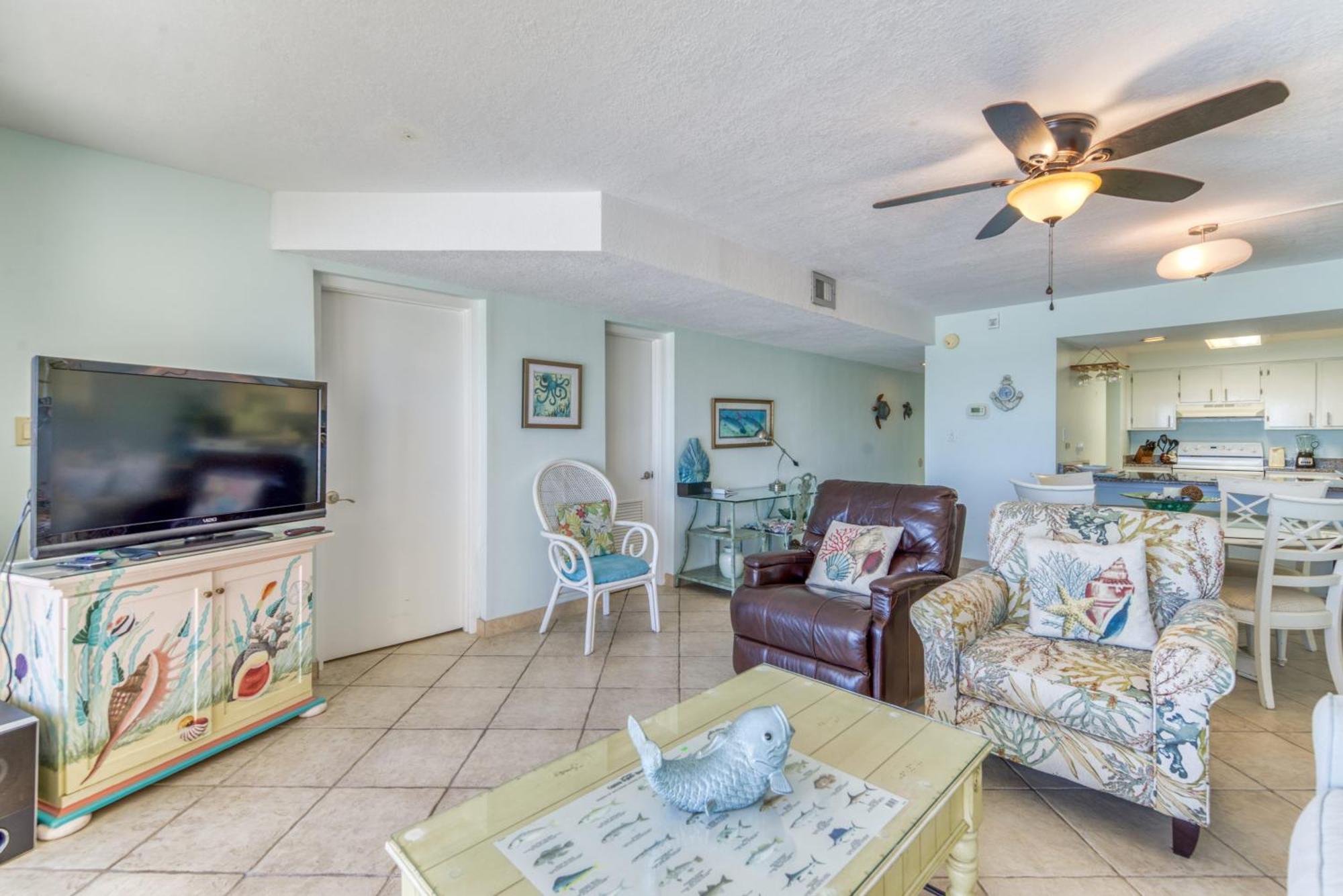 Apartment House B405 - Beachfront With Pool, Wifi, & Service