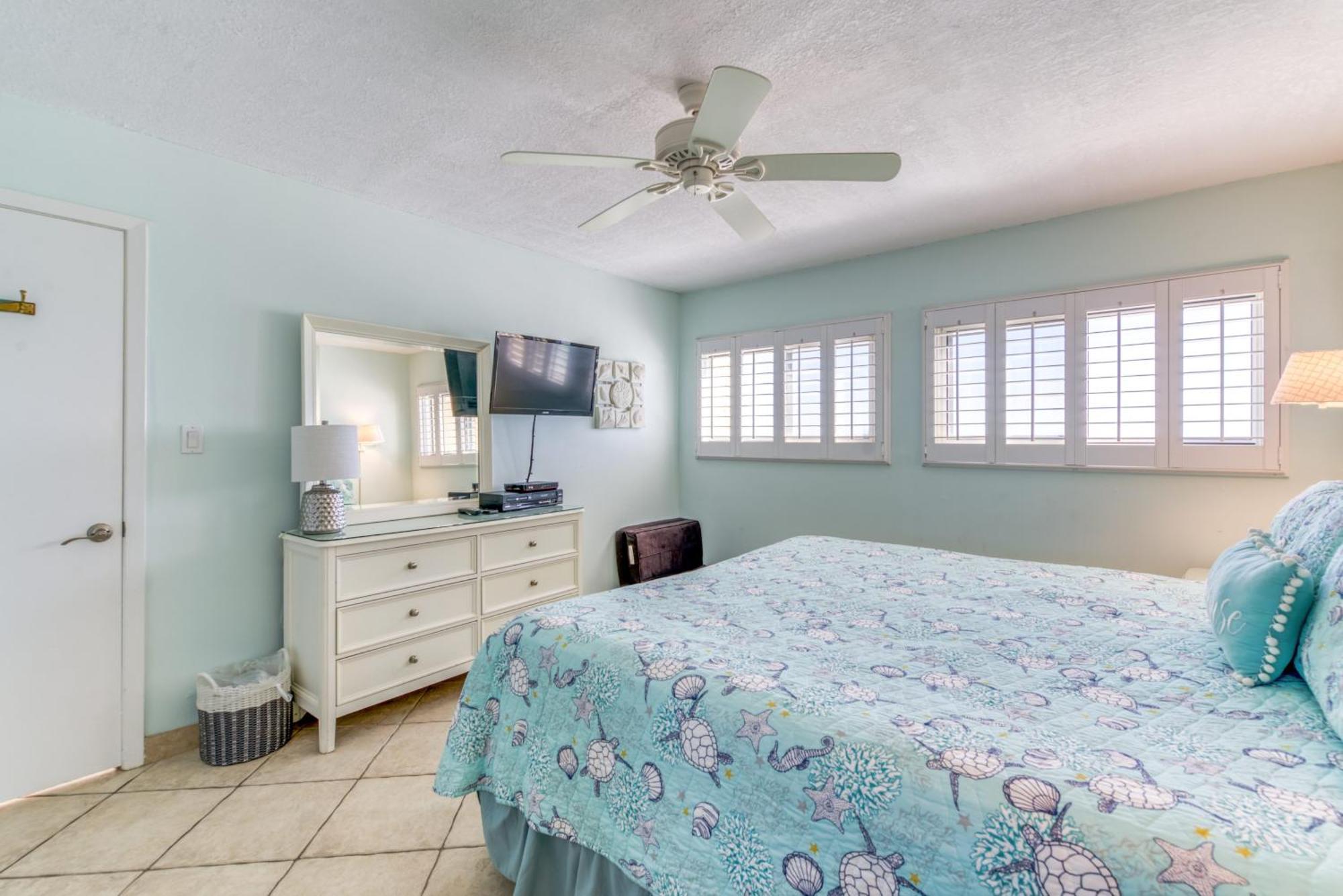 Apartment House B405 - Beachfront With Pool, Wifi, & Service *