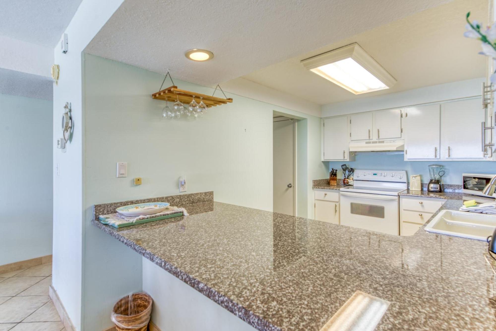 House B405 - Beachfront With Pool, Wifi, & Service Apartment Destin