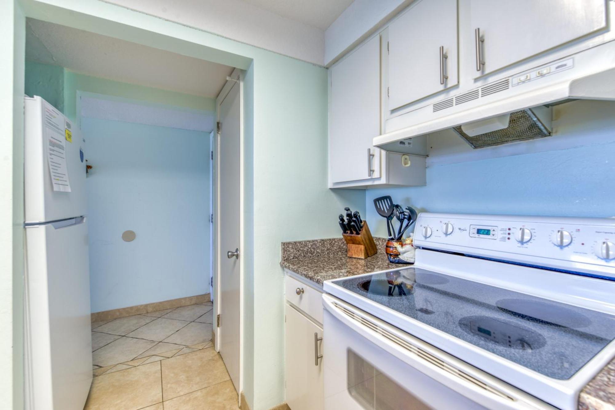Apartment House B405 - Beachfront With Pool, Wifi, & Service