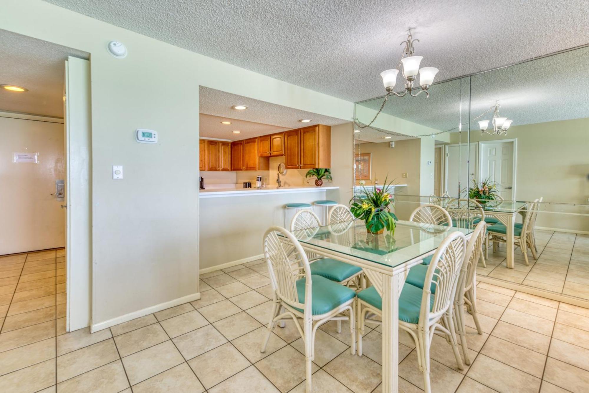 Apartment House D404 - Beachfront With Pool, Wifi, & Service *