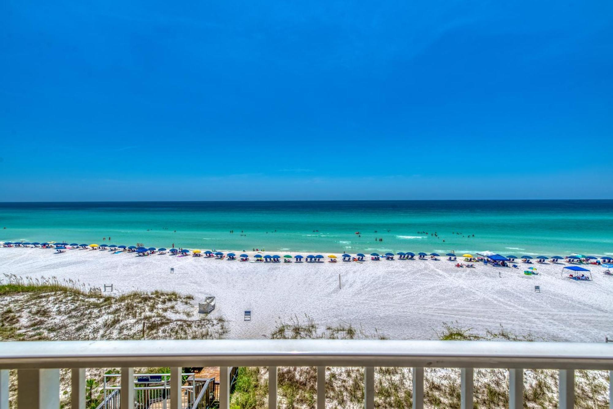 House D404 - Beachfront With Pool, Wifi, & Service Apartment