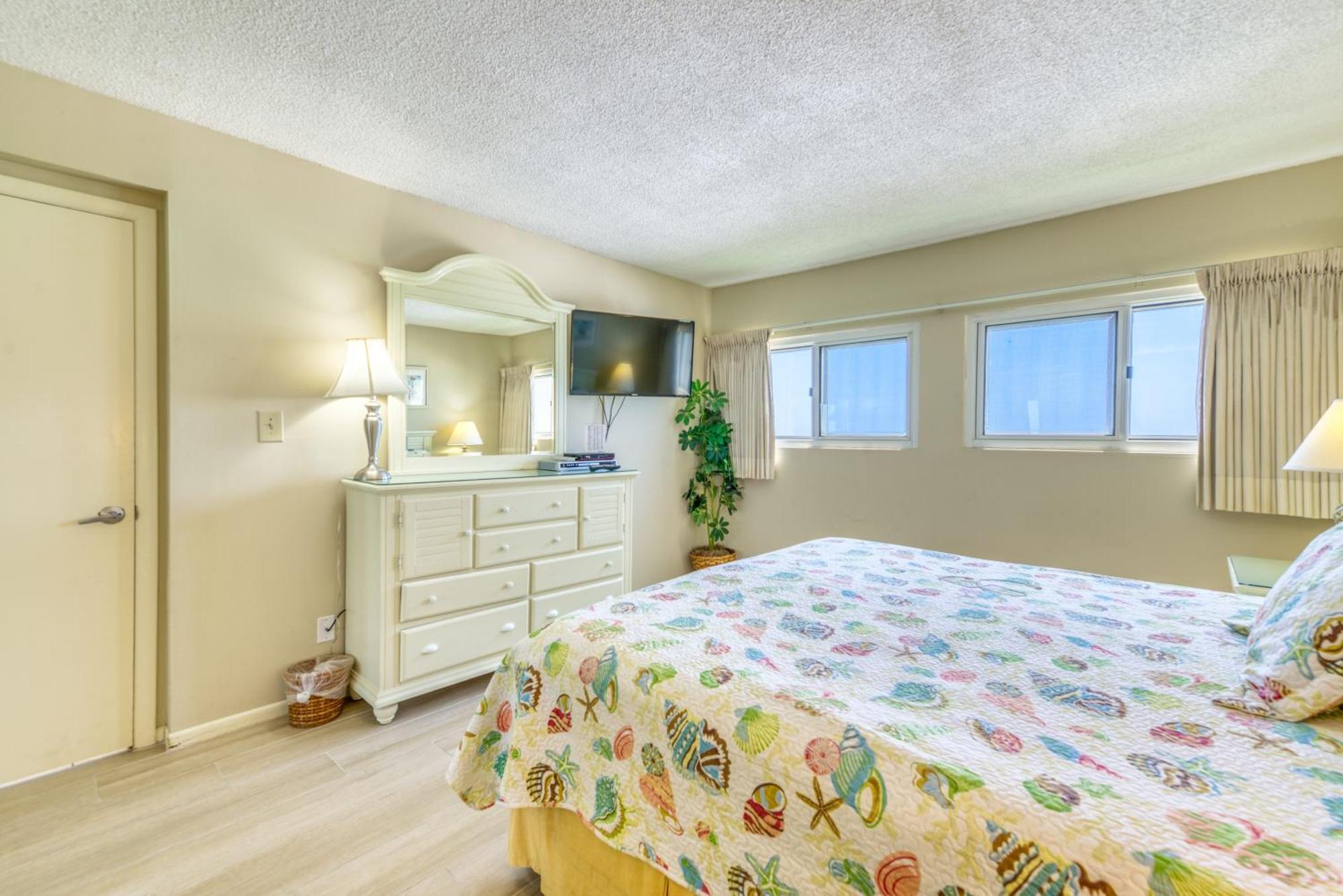House D404 - Beachfront With Pool, Wifi, & Service