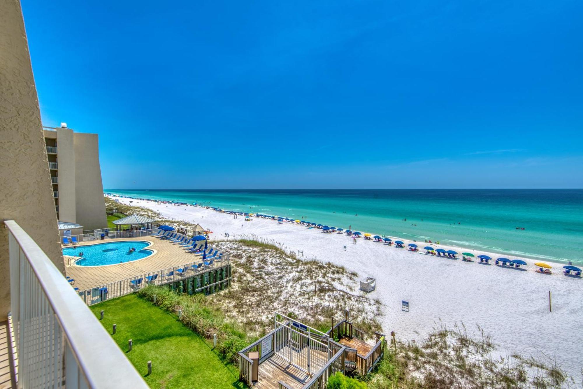 House D404 - Beachfront With Pool, Wifi, & Service Apartment *