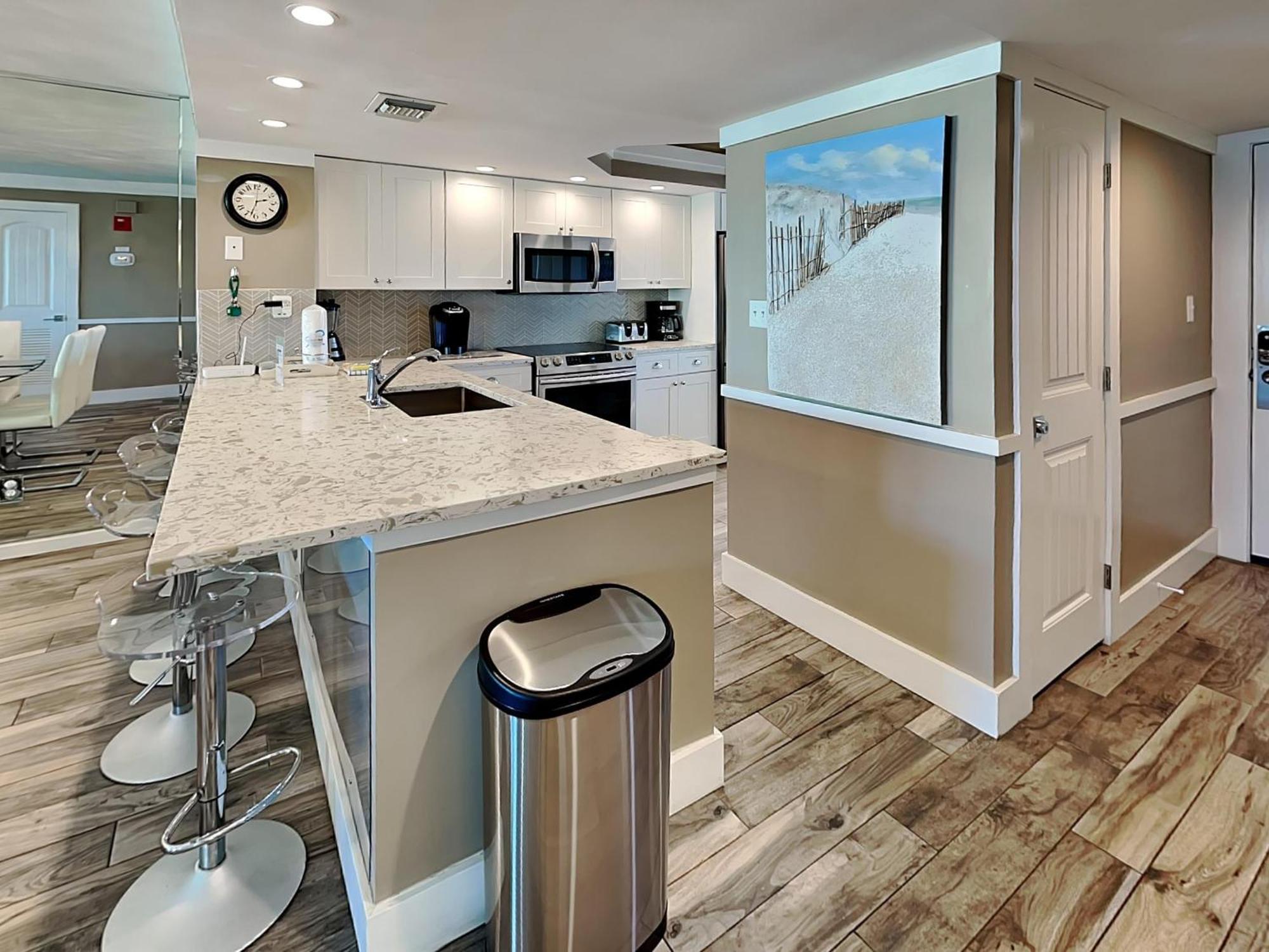 Edgewater 810 Apartment