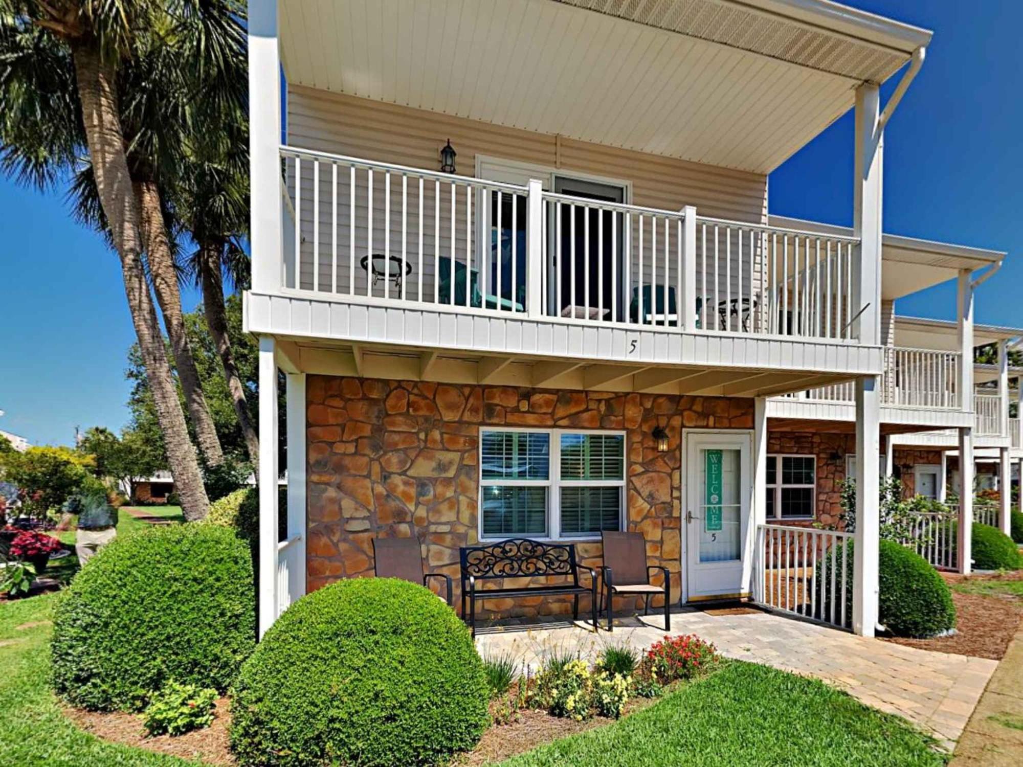 Woodland Shores 5 *