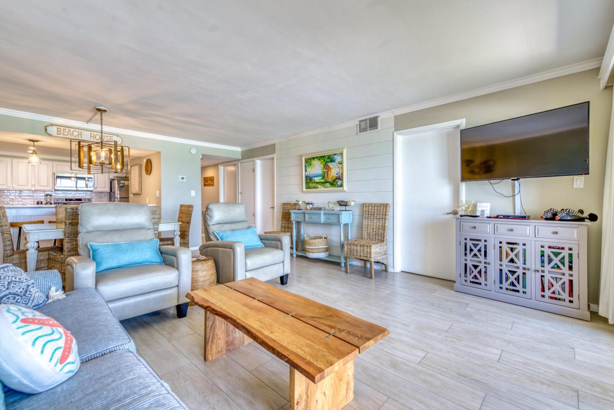 Apartment House C302 - Beachfront With Pool, Wifi, & Service Destin