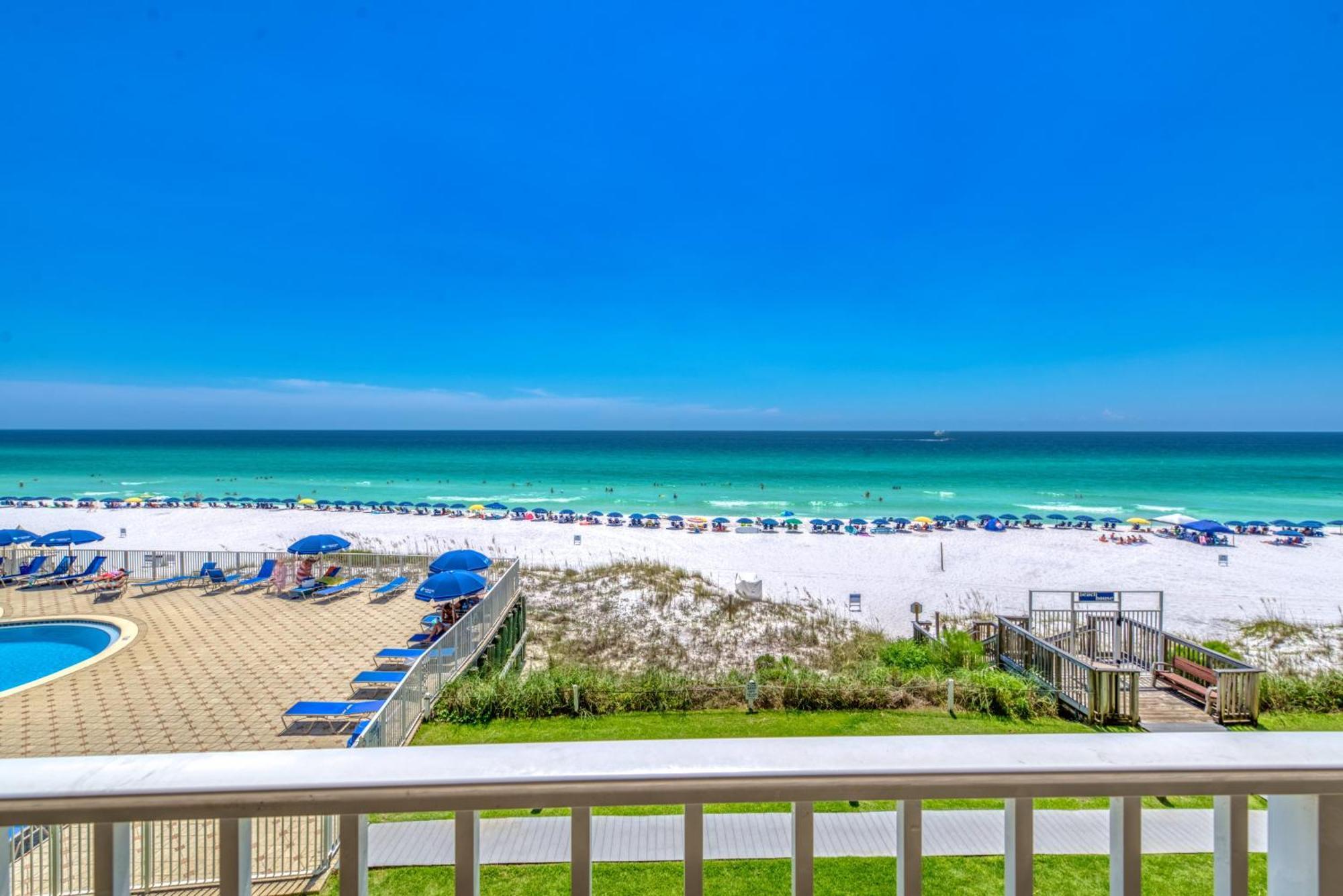 House C302 - Beachfront With Pool, Wifi, & Service
