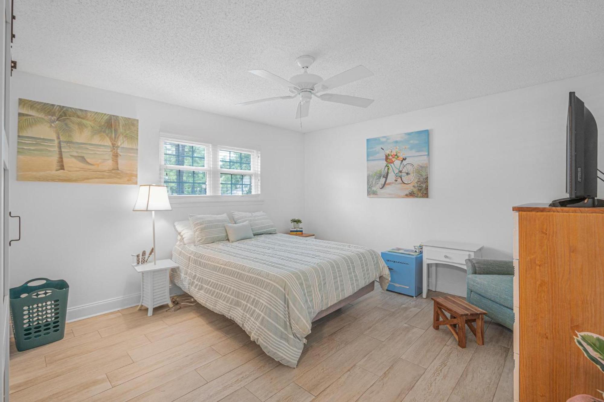 Seascape - 33b Holiday home *