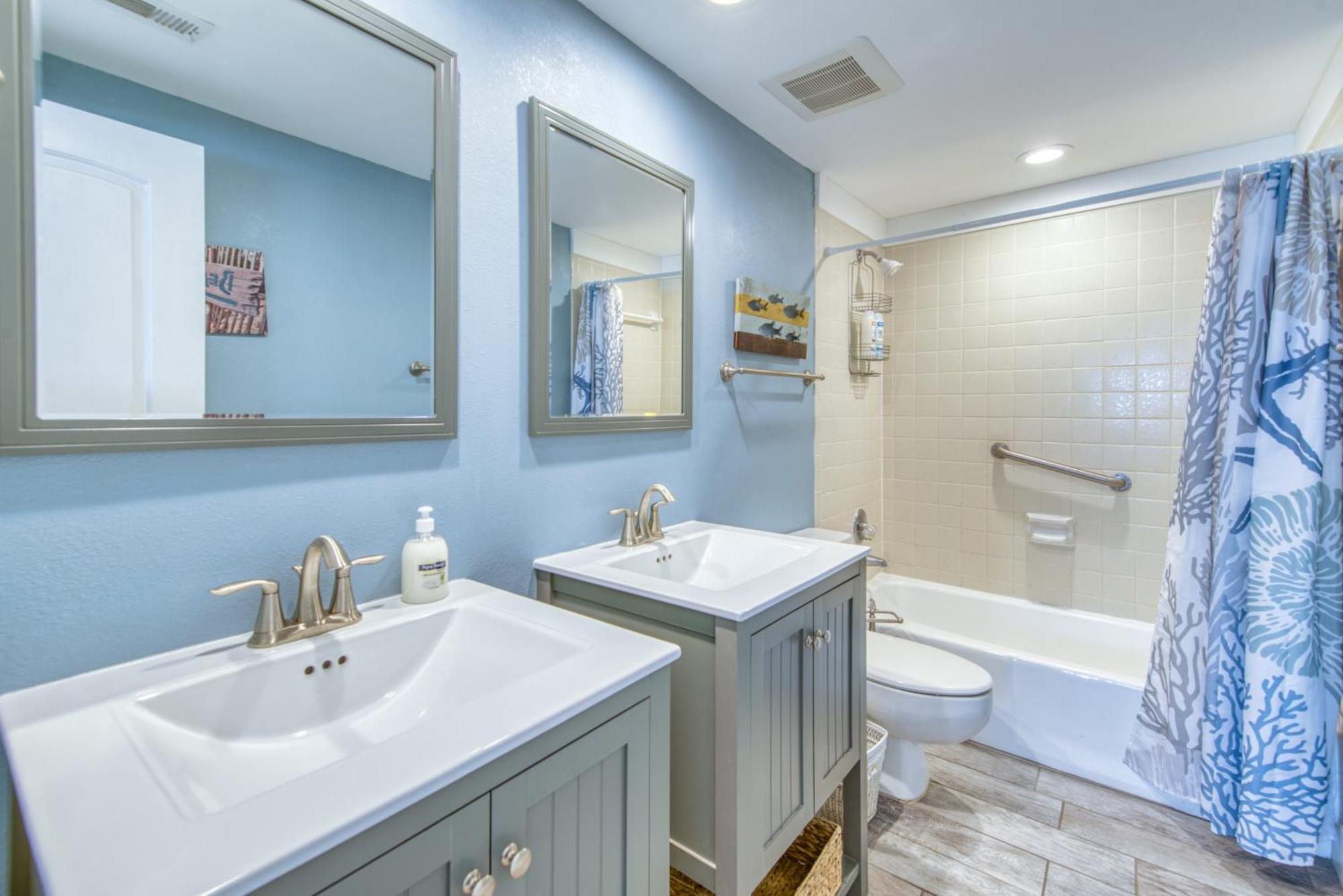House B502 - Beachfront With Pool, Wifi, & Service Apartment *