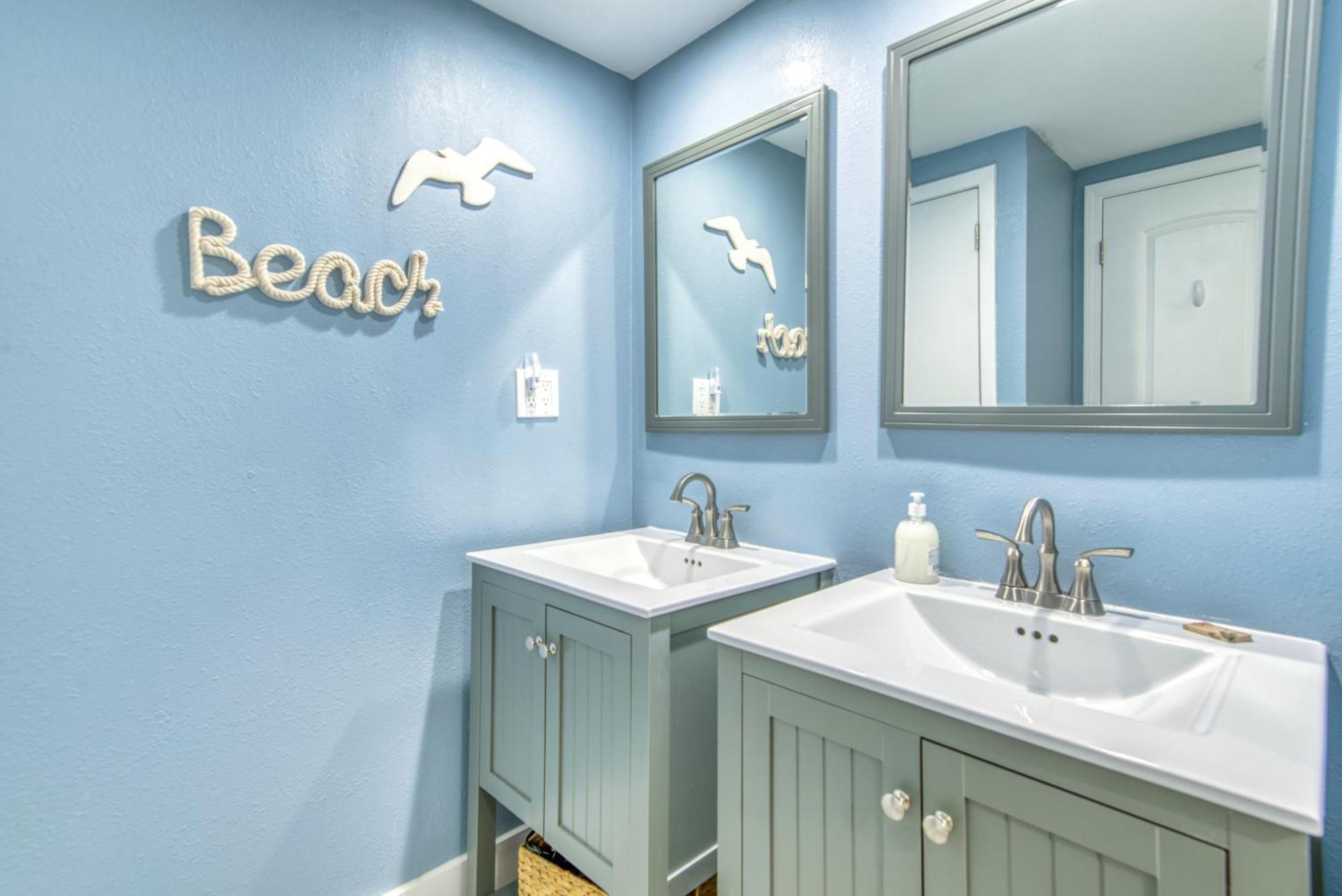 House B502 - Beachfront With Pool, Wifi, & Service Apartment Destin