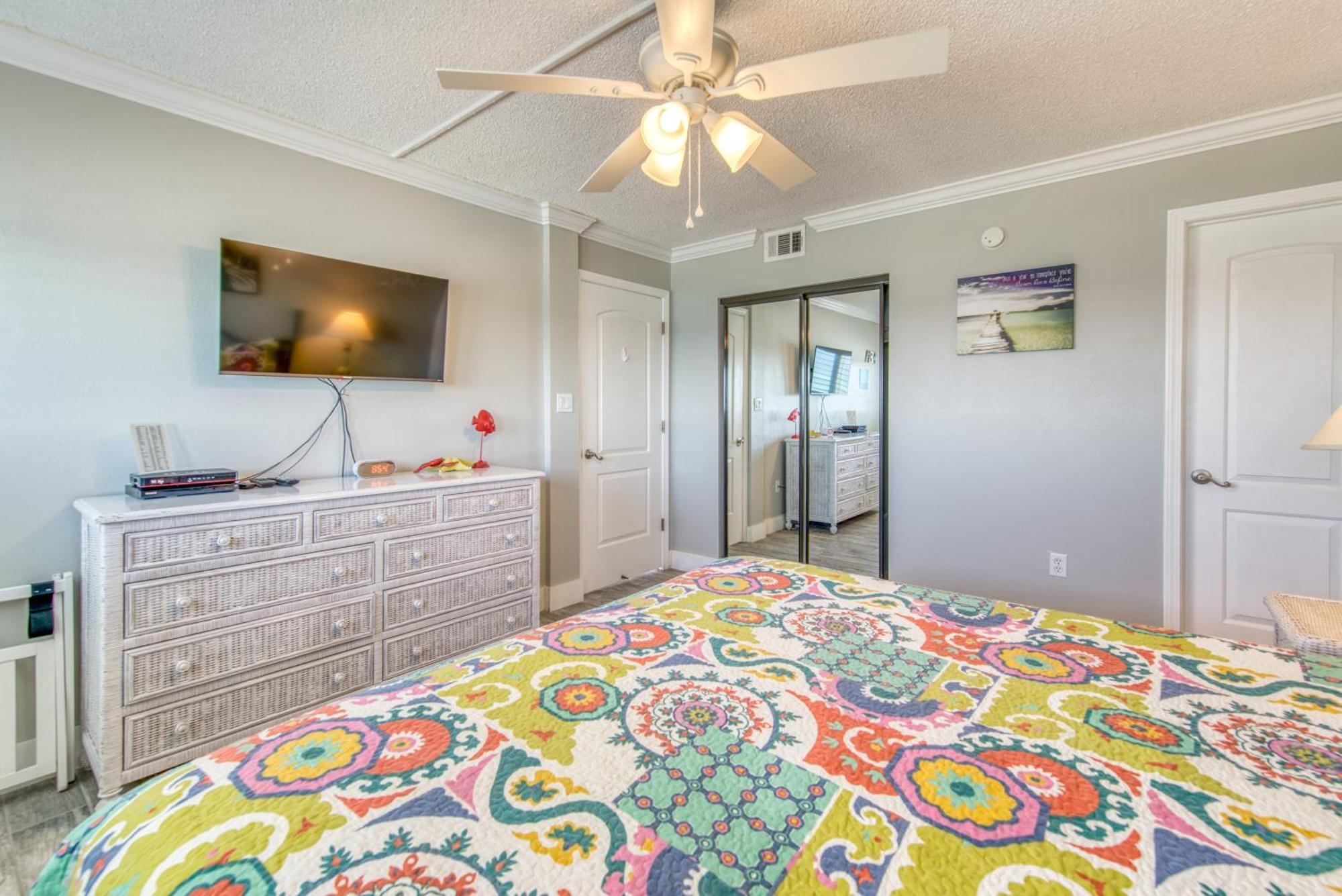Apartment House B502 - Beachfront With Pool, Wifi, & Service *