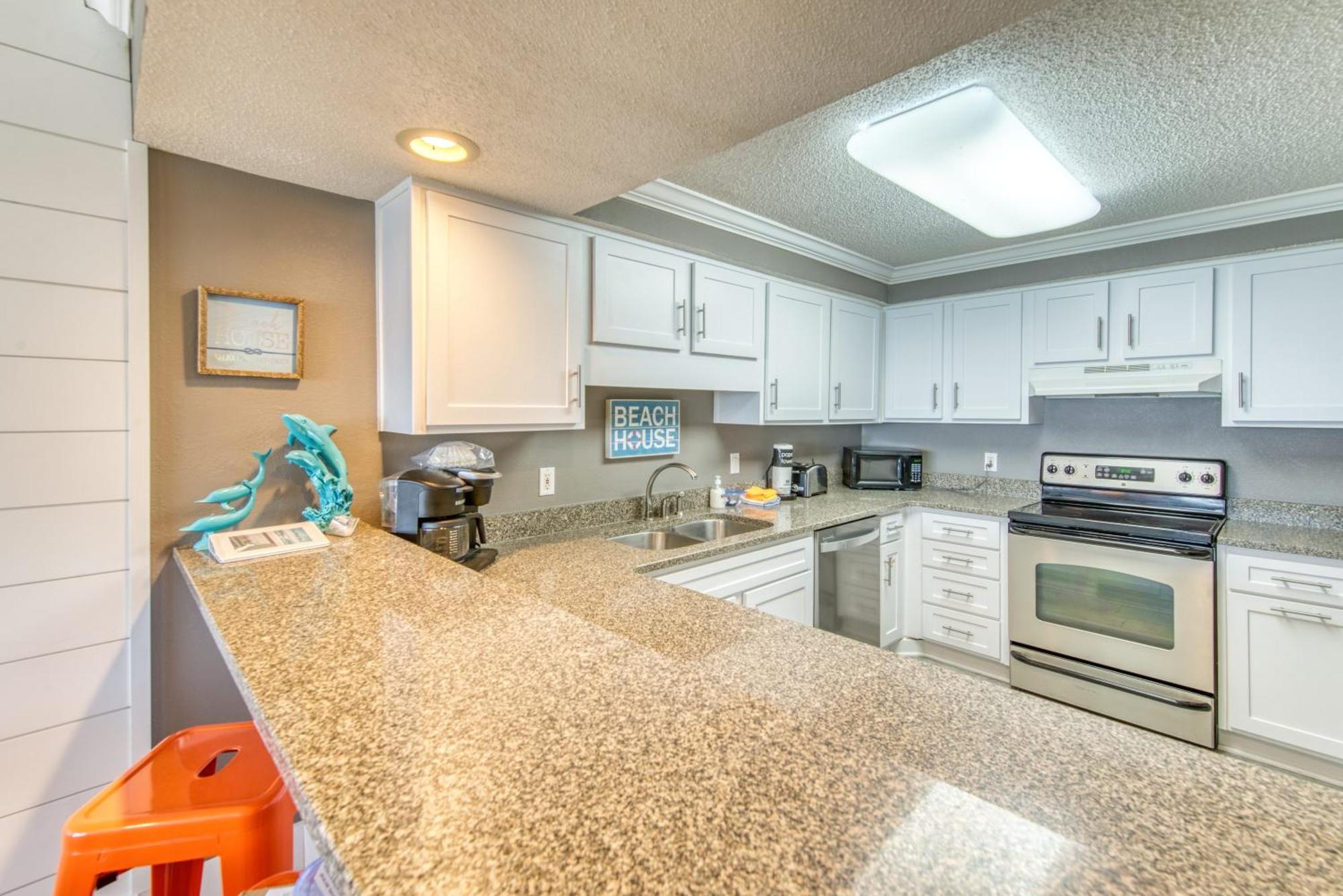 Apartment House B502 - Beachfront With Pool, Wifi, & Service Destin