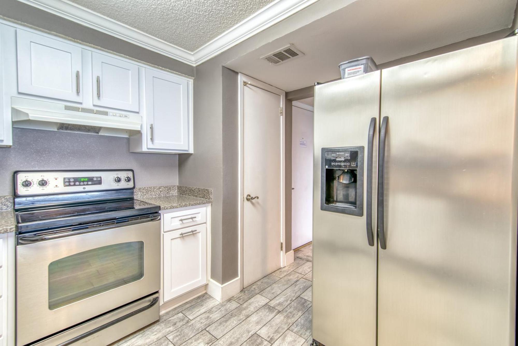 Apartment House B502 - Beachfront With Pool, Wifi, & Service *