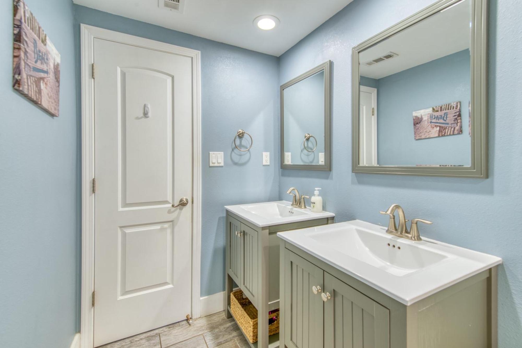 House B502 - Beachfront With Pool, Wifi, & Service Destin