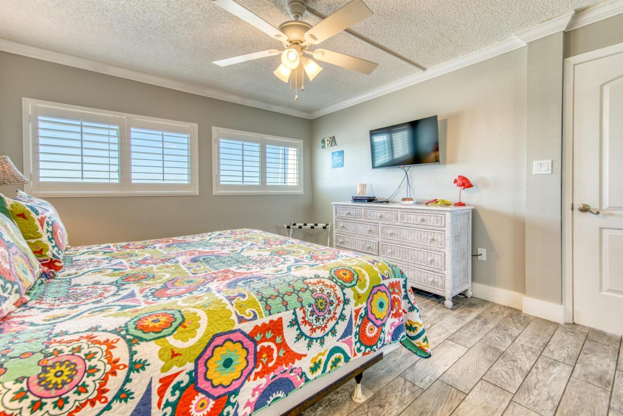 Apartment House B502 - Beachfront With Pool, Wifi, & Service *