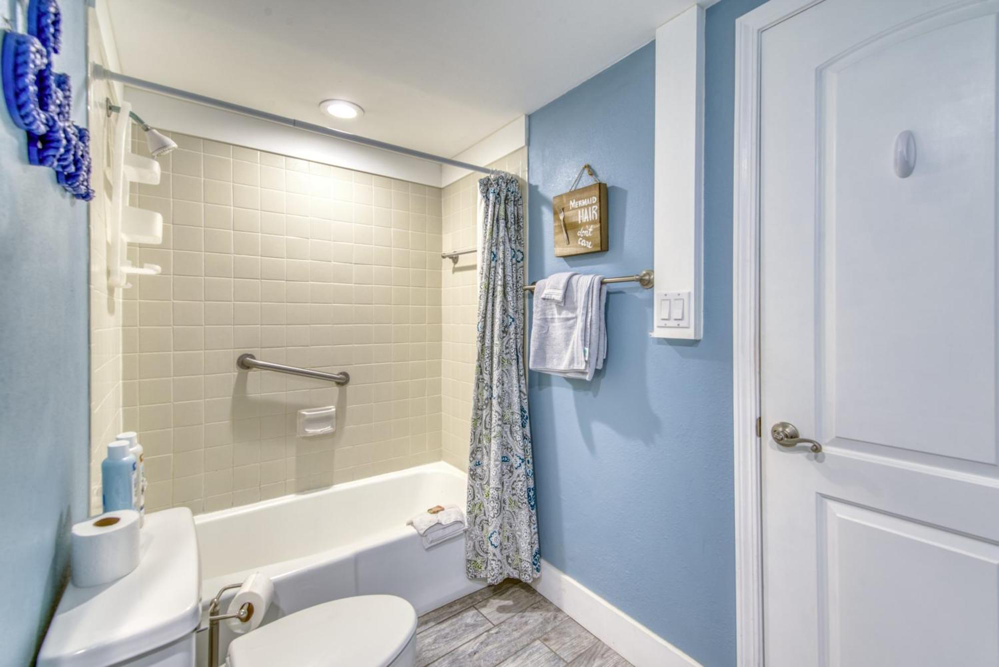 House B502 - Beachfront With Pool, Wifi, & Service Destin