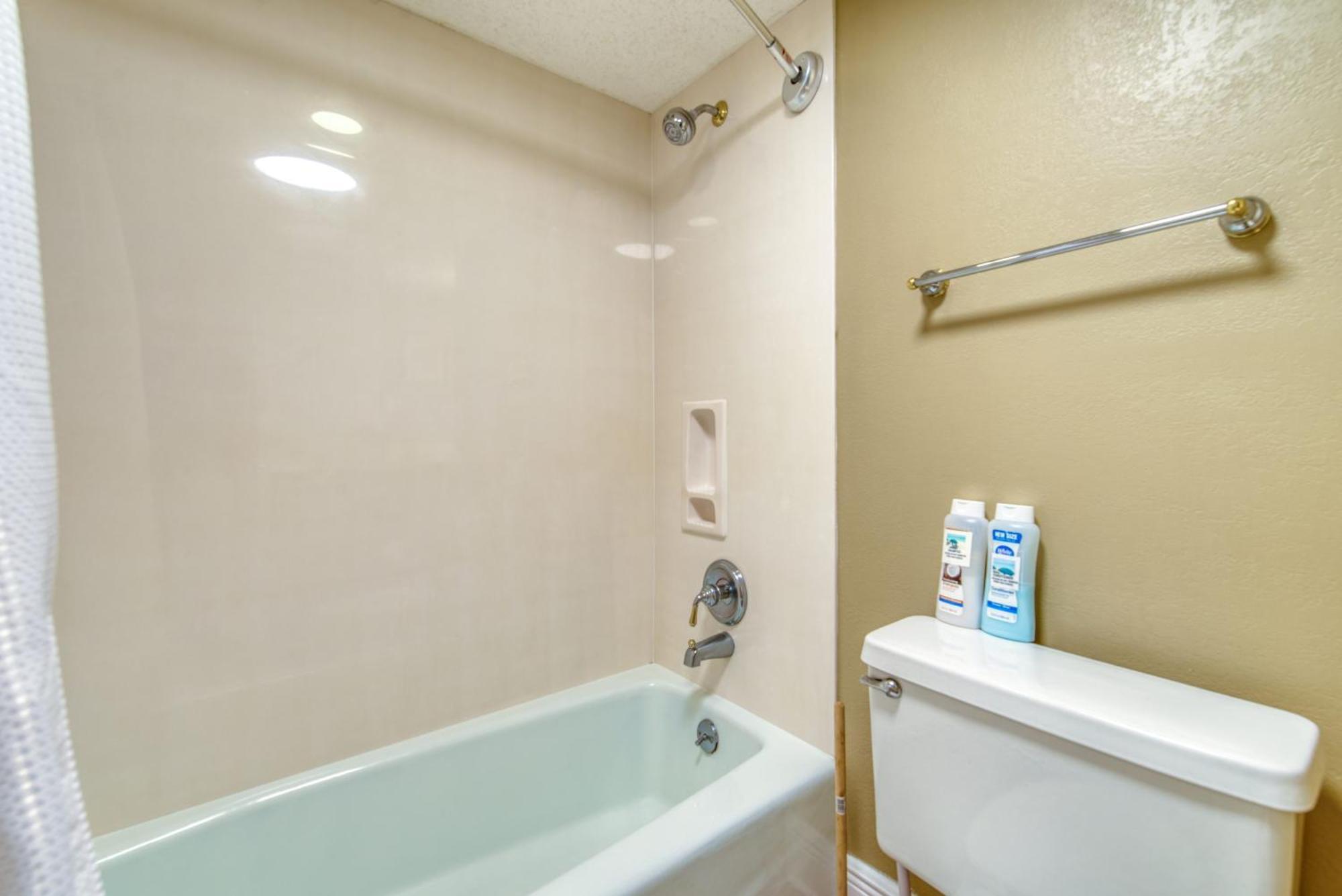 Apartment House A403 - Beachfront With Pool, Wifi, & Service