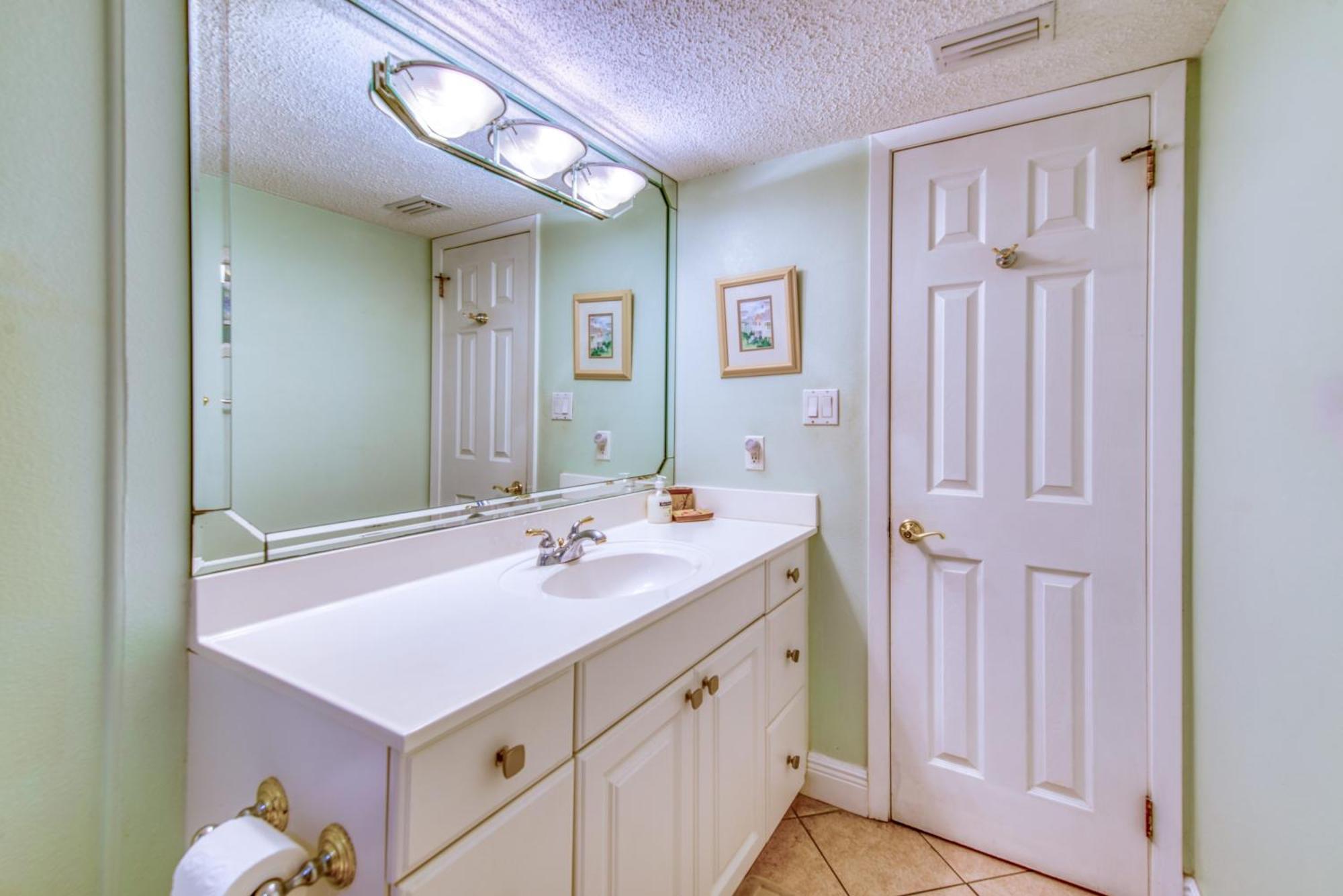 House A403 - Beachfront With Pool, Wifi, & Service Apartment Destin