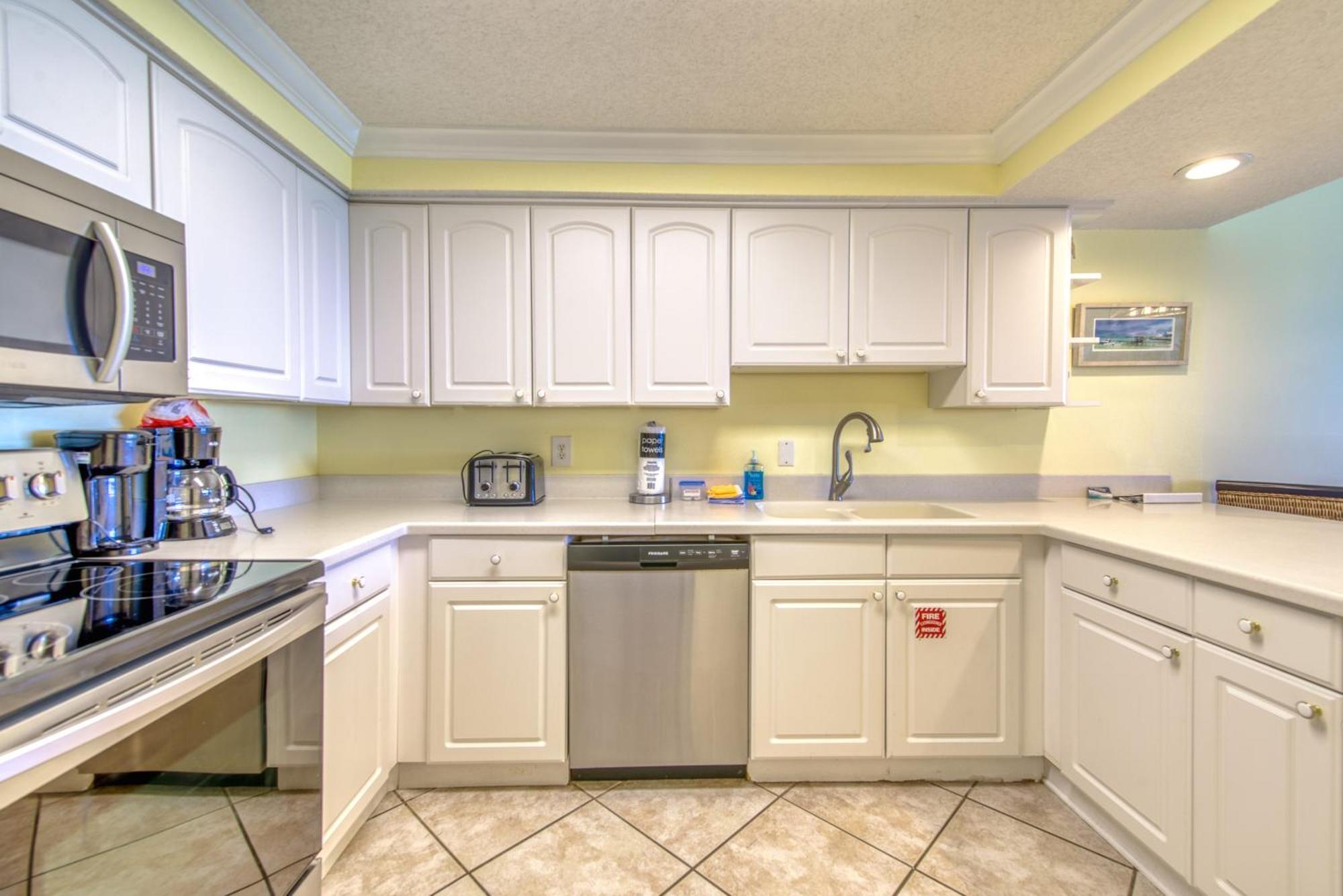 House A403 - Beachfront With Pool, Wifi, & Service *