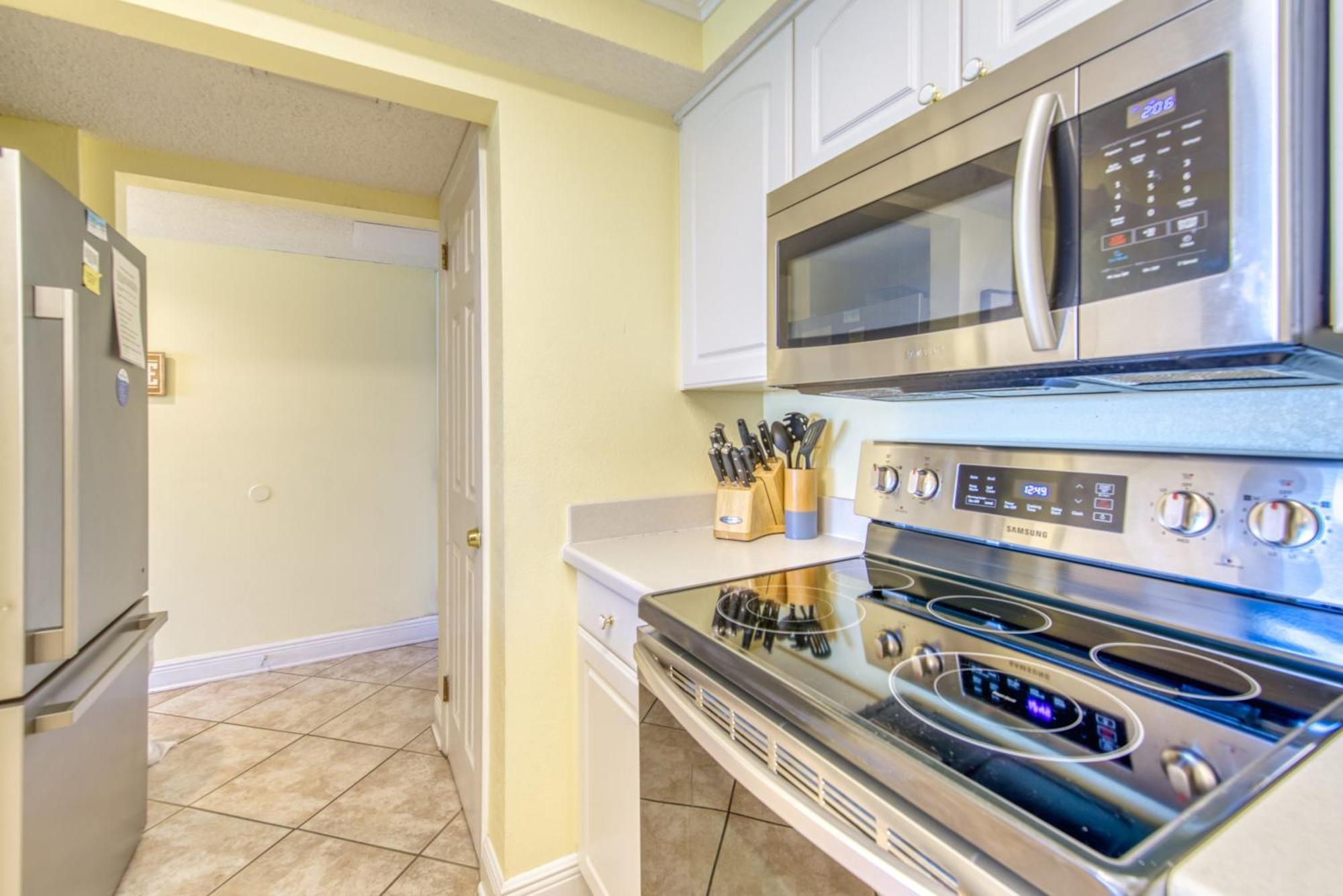 House A403 - Beachfront With Pool, Wifi, & Service Apartment