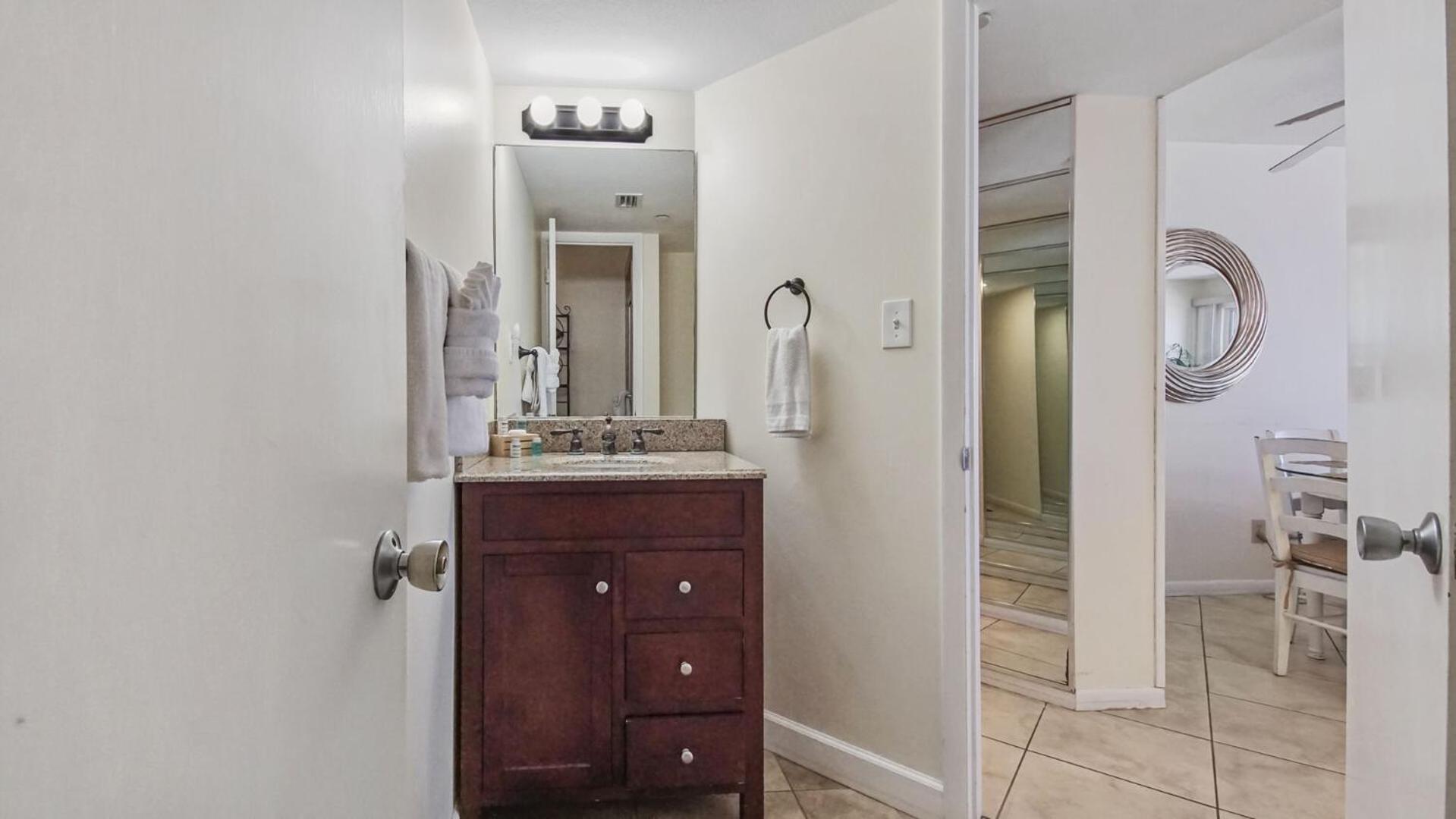 Club 206 Gulf Oceanfront View, King Bed Apartment *