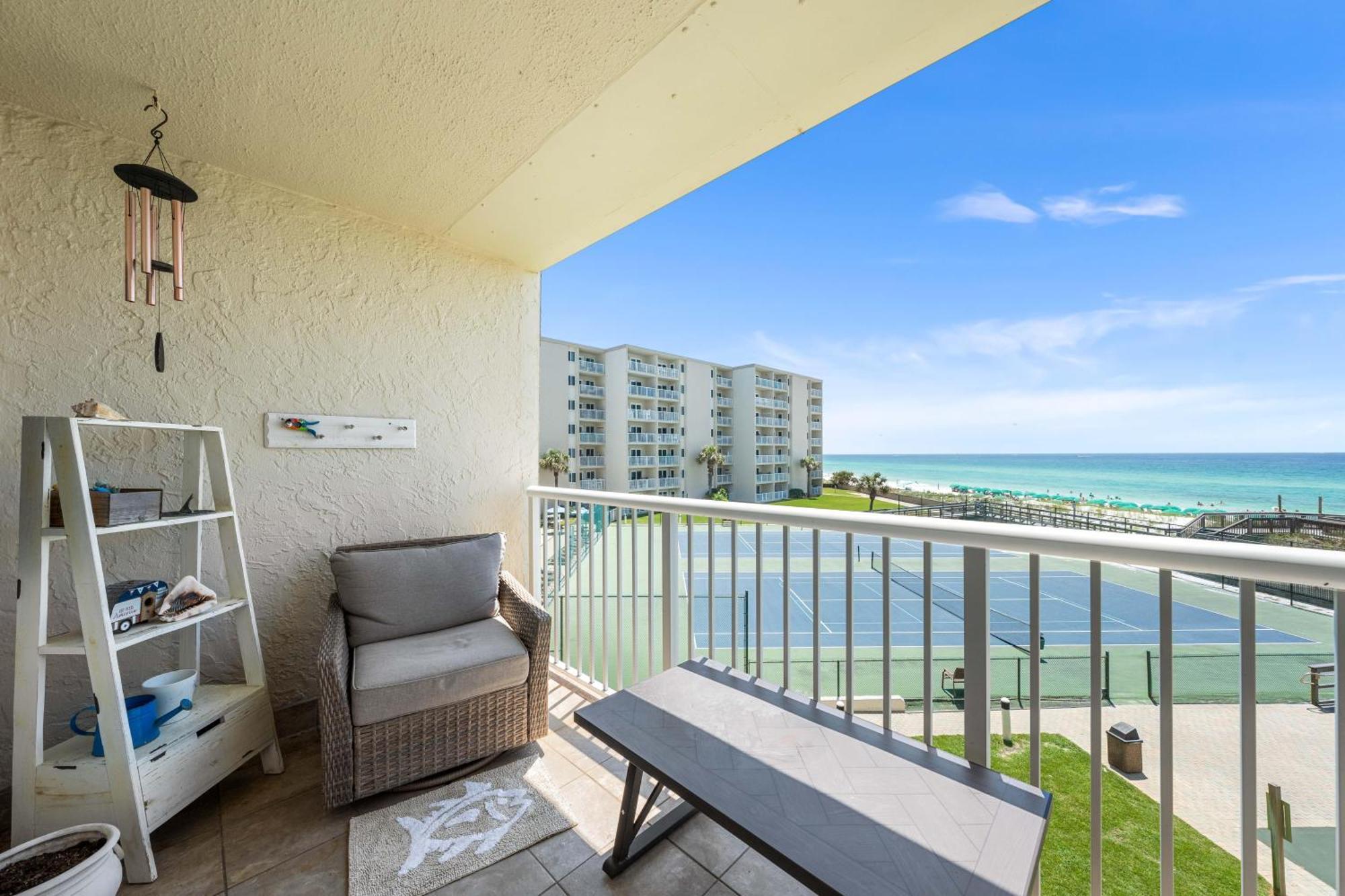 Surf And Racquet Unit 305 *
