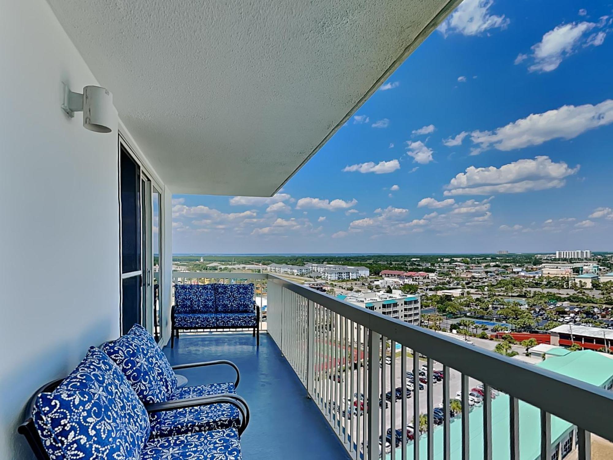Amazing In With Outdoor Swimming Pool And 2 Bedrooms Apartment *