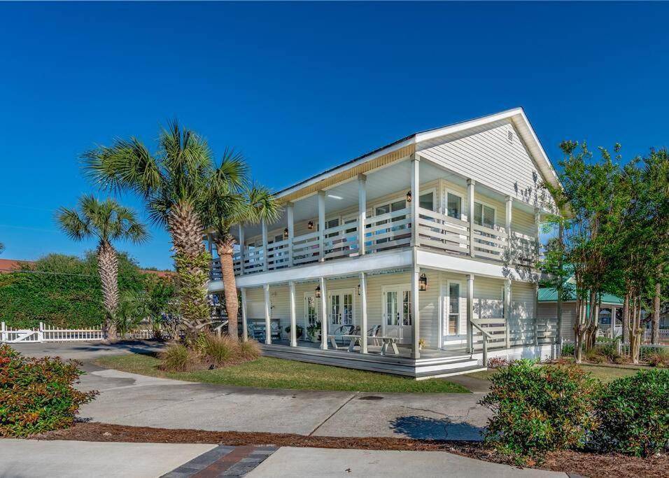 Holiday home Gulf Views, Steps To Beach, Pool, Walk To Dining Destin