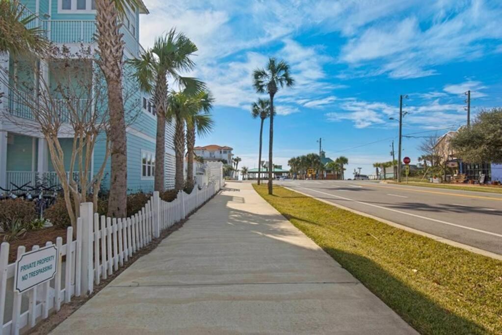 Holiday home Gulf Views, Steps To Beach, Pool, Walk To Dining *
