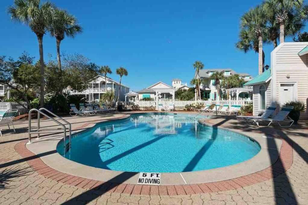 Holiday home Gulf Views, Steps To Beach, Pool, Walk To Dining *