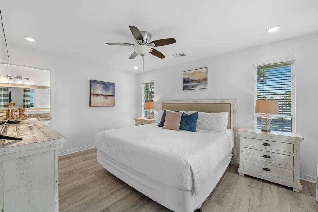 Gulf Views, Steps To Beach, Pool, Walk To Dining