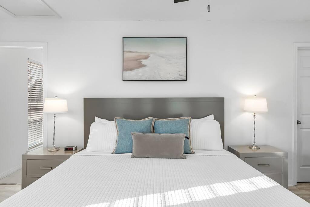 Gulf Views, Steps To Beach, Pool, Walk To Dining Destin