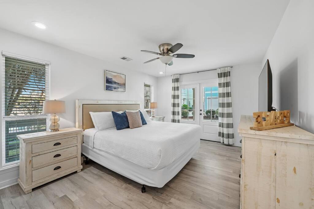 Holiday home Gulf Views, Steps To Beach, Pool, Walk To Dining