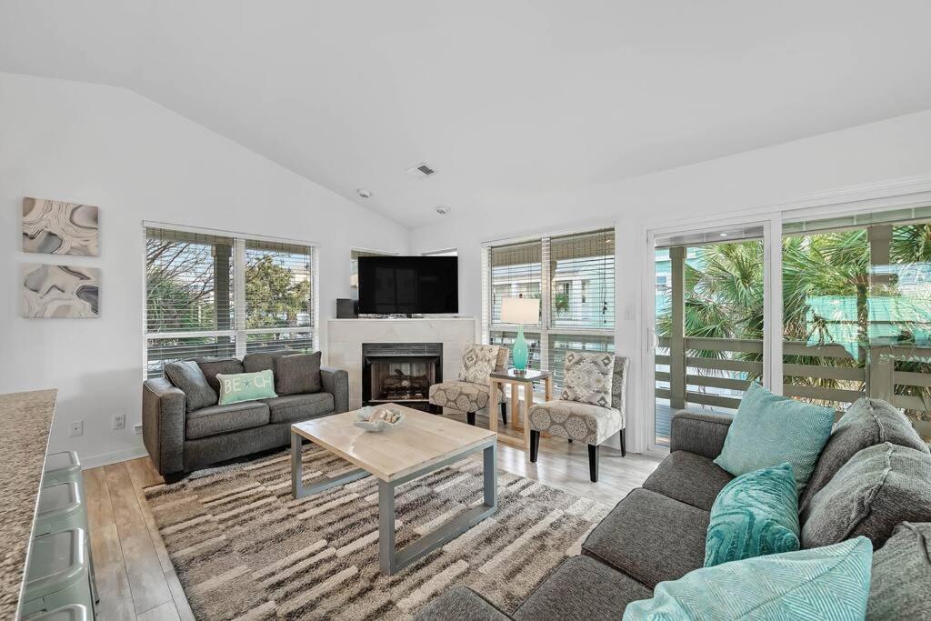Holiday home Gulf Views, Steps To Beach, Pool, Walk To Dining Destin