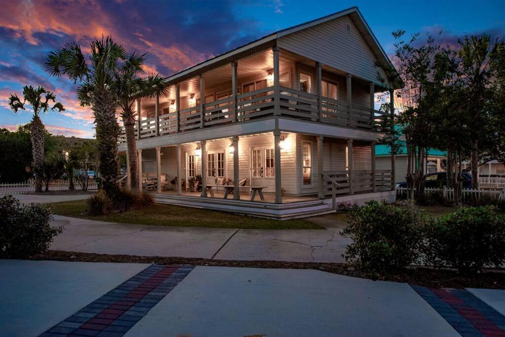 Holiday home Gulf Views, Steps To Beach, Pool, Walk To Dining *
