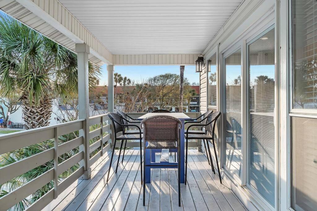 Gulf Views, Steps To Beach, Pool, Walk To Dining Destin
