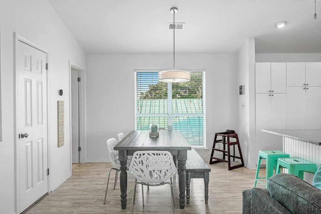 Gulf Views, Steps To Beach, Pool, Walk To Dining