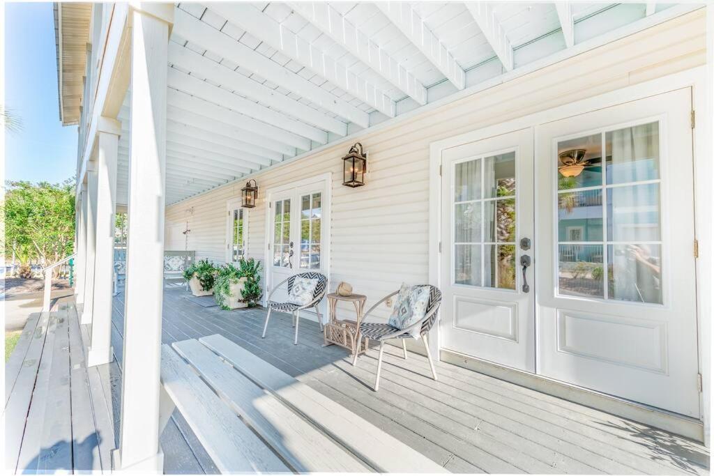 Gulf Views, Steps To Beach, Pool, Walk To Dining Holiday home Destin